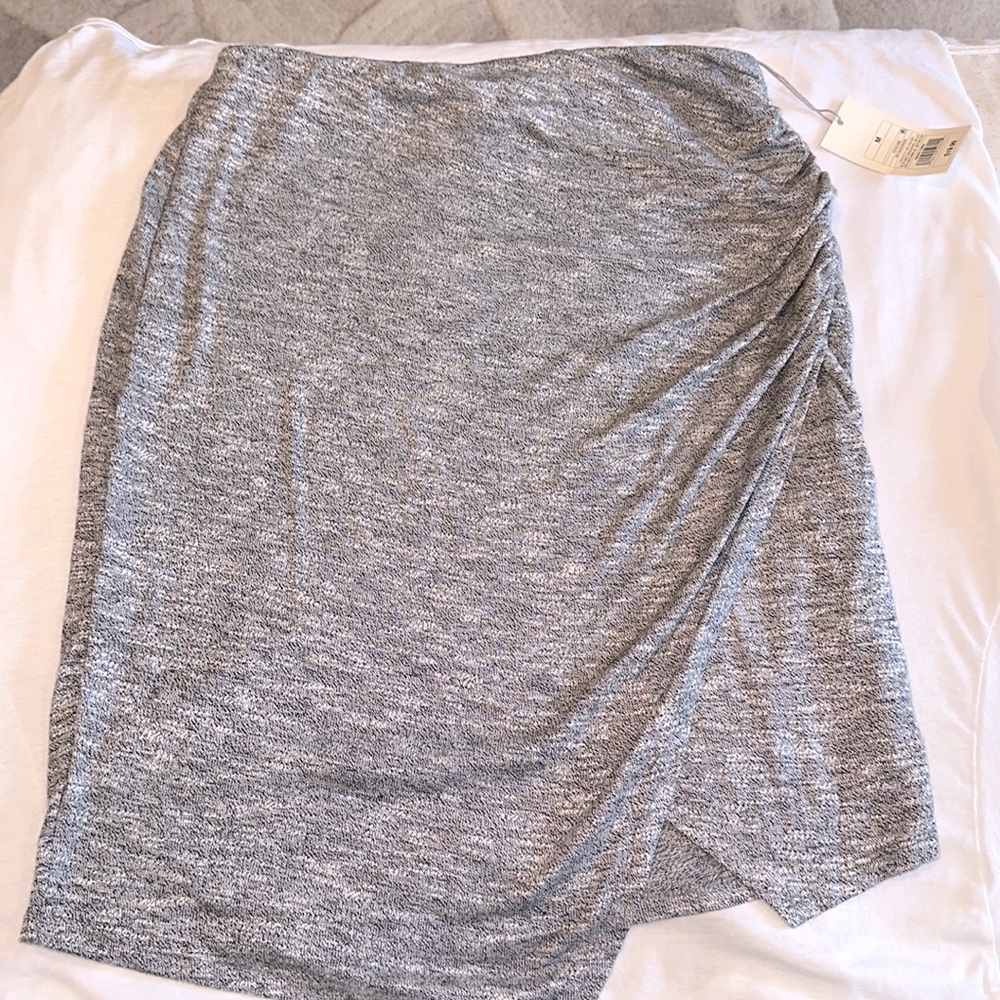A New Day marled grey tulip skirt. Size: M, NWT. Stretchy